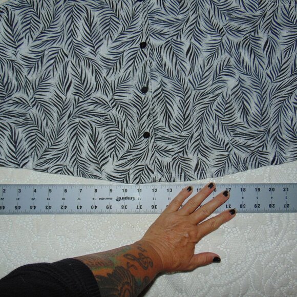 Tahari 100% Linen Blouse Sleeveless Leaf Pattern XL Button Up Women's Beach - Picture 4 of 8